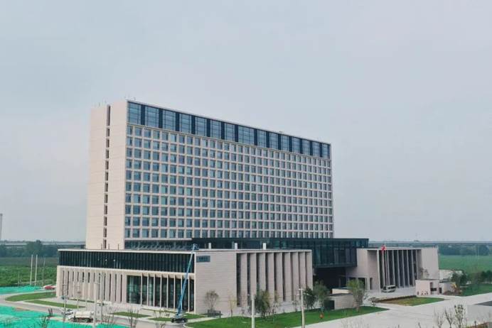 建筑的擺設(shè)布局描述已自動生成